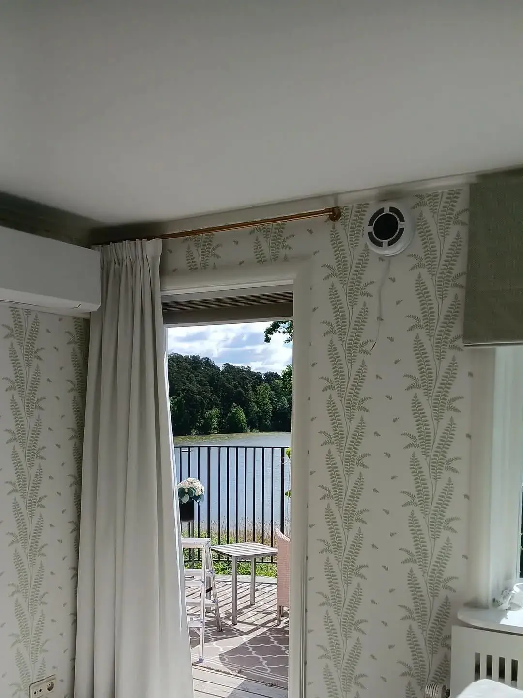 Prana Nordic installerad i sovrum med sjöutsikt, Djursholm